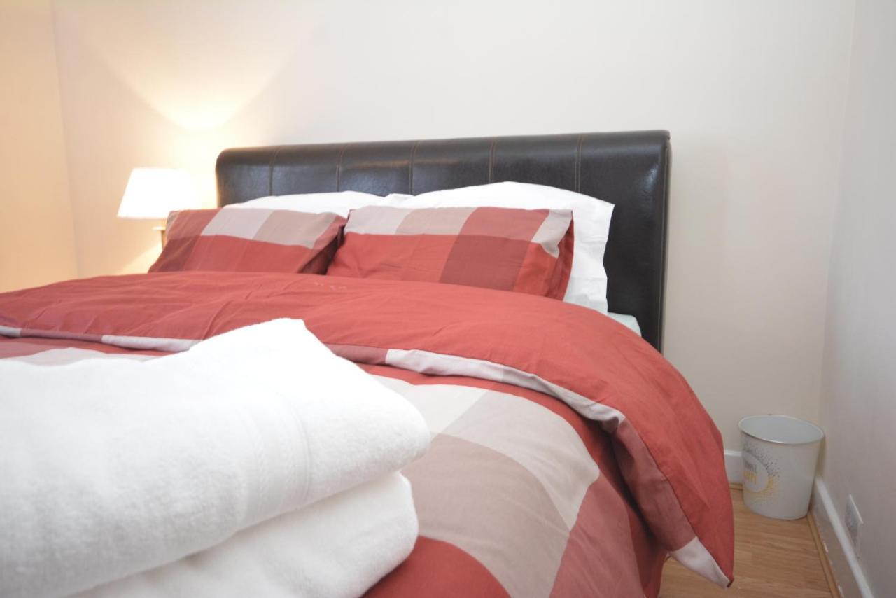 London Luxury 5 Bedroom House 2 Min Walk To The Tube Station سوفيريتو المظهر الخارجي الصورة