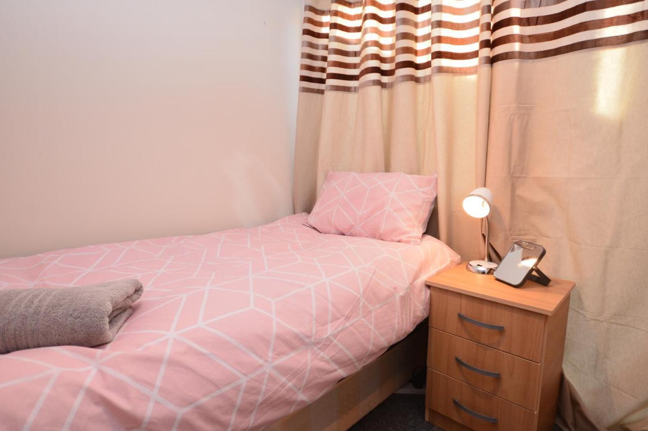 London Luxury 5 Bedroom House 2 Min Walk To The Tube Station سوفيريتو المظهر الخارجي الصورة