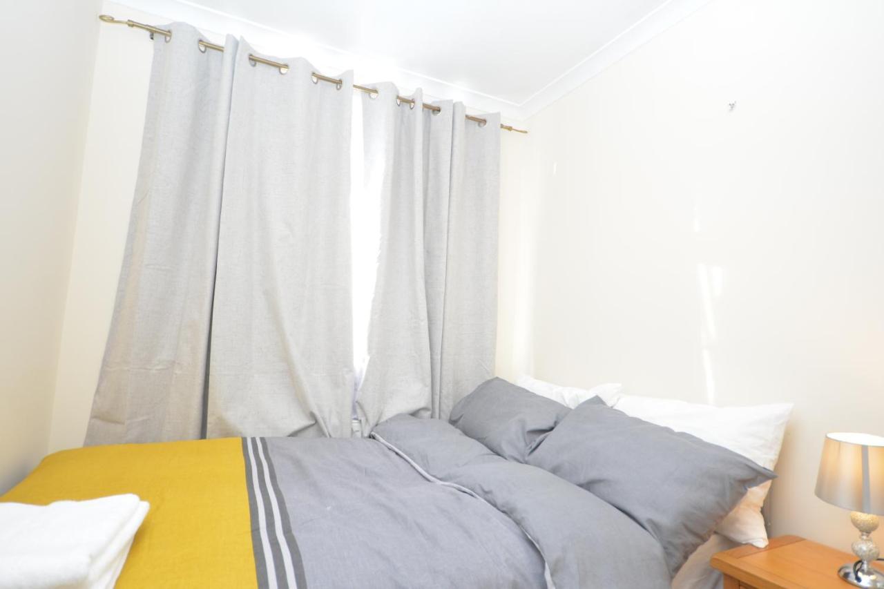 London Luxury 5 Bedroom House 2 Min Walk To The Tube Station سوفيريتو المظهر الخارجي الصورة