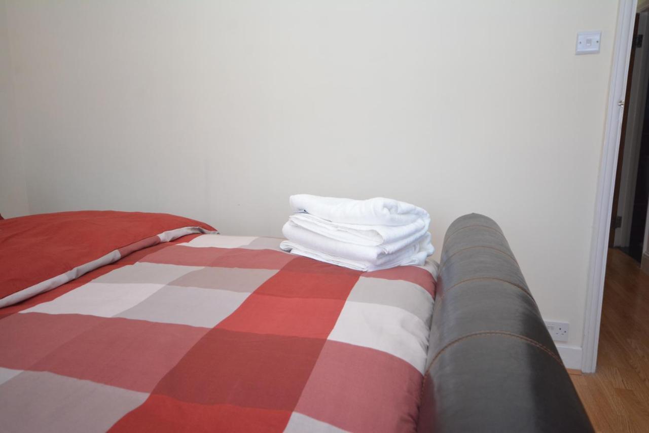 London Luxury 5 Bedroom House 2 Min Walk To The Tube Station سوفيريتو المظهر الخارجي الصورة